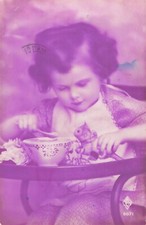 CP MAUVE PETITE FILLE DANS