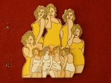 GRAND PINS MARILYN MONROE -  ROBE JAUNE ET BLANCHE - DOUBLE MOULE