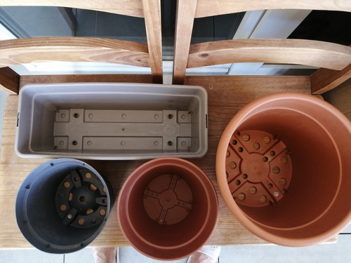 Lot 4 pots et - de,