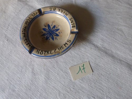 Ancien cendrier pub terre - ancien,