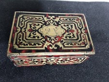 Petite boîte ancienne