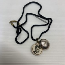 Médaillon ancien bijou avec