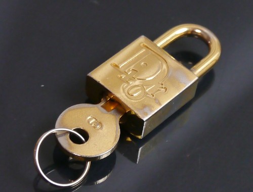 Authentique clé cadenas - de,