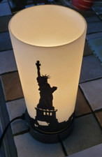VINTAGE LAMPE A POSER EN VERRE STATUE DE LA LIBERTE NEW YORK