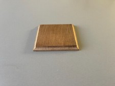 socle en bois brut pour