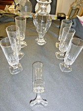  6 belles coupe à champagne et sa  carafe en cristal à pans coupés 