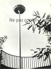 PARIS LA DEFENSE vers 1970 mobilier urbain lampadaire photo 23 x 17 cm