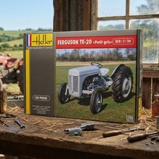 Maquette Heller Ferguson TE-20 Petit gris 1/24 – complete vintage – tracteur
