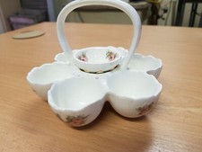 Ancien service à oeufs / porte oeufs et saliere , en faience , à identifier