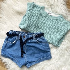 Ensemble pull nid d'abeille H&M 2-4 ans et short en jean KIABI 3 ans