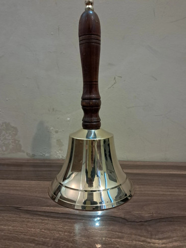 Ancienne grande cloche main - cloche,