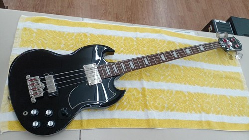Guitare basse électrique
