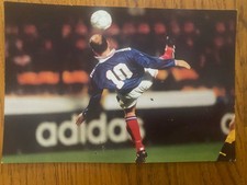 ?? Zinedine Zidane – Photo officielle Équipe de France 1997 Canal+/Adidas – To
