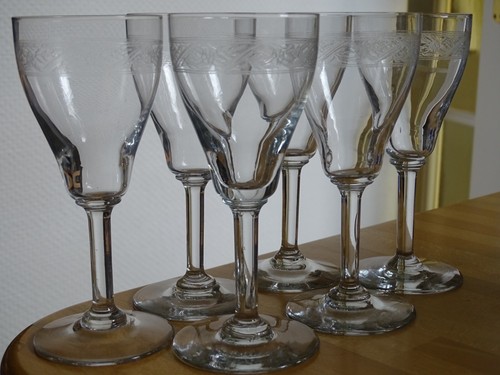 Anciens verres vin - vin, rouge