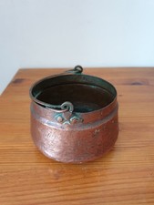 Petit chaudron en cuivre martelé avec son anse 13x8 cm