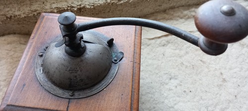 Ancien moulin cafe bois - a,