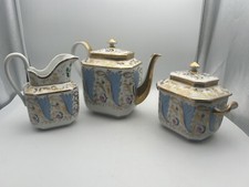 Ancien service À Thé