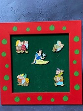 ANCIEN CADRE VINTAGE PINS DISNEY BLANCHE NEIGE ET SEPT NAINS ATTACHE TETE MICKEY