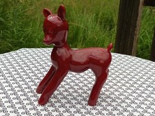 Faon en céramique rouge