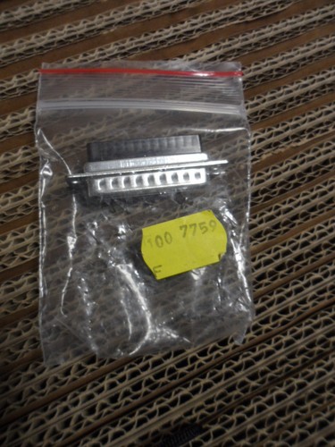 Connecteur subd a sertir - 25, f