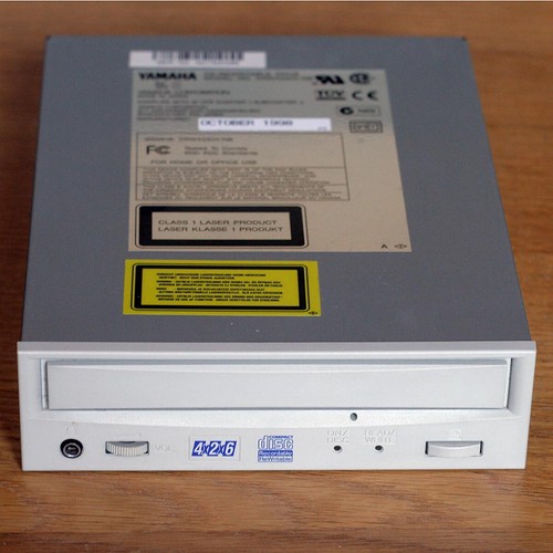 Yamaha crw4260t lecteur - yamaha, •