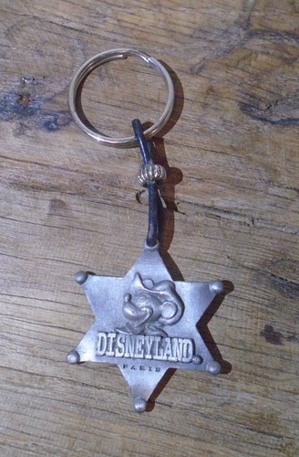 Ancien porte cle - porte, disneyland