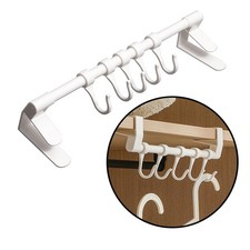 Au-dessus de la porte de