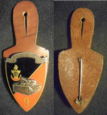 INSIGNE MILITAIRE – 9° RÉGIMENT DU GÉNIE - DRAGO - G 999 SUR CUIR