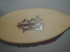 brosse ancienne et argent