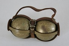 BOULE PETANQUE BRONZE, 2 anciennes boules de pétanque en bronze, harnais cuir