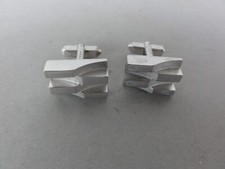 Bouton de manchette argenté