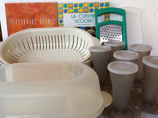 Tupperware Grand bac à pocher  avec passoire et couvercles, 6 coupes entremets