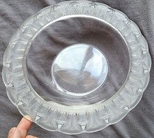 Coupe signée " Lalique France " en cristal pressé moulé - 3 éclats et rayures