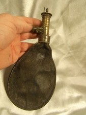 ANCIENNE RARE POIRE A POUDRE SAC A PLOMB EN CUIR CHASSE VENERIE MILITARIA SOLDAT