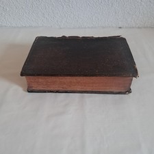 Livre coffre / Boite à secrets de 1725