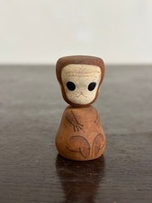 Jouet rétro Showa petit singe kokeshi peint à la main en bois naturel vintage...