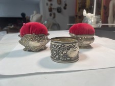 deux saleron métal argentè dètournés en porte aiguilles