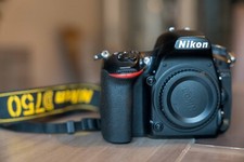 NIKON D750 vendu avec son manuel mais sans boite