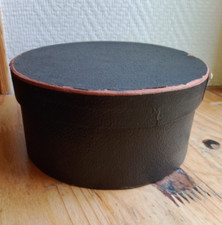 Ancienne boite ronde a col