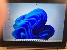 Petit portable ASUS avec la