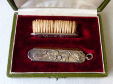 Peigne et brosse à moustache Art Nouveau vers 1900 liseron bindweed
