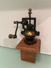 petit moulin à poivre ancien