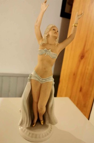Statue 1920 1930 - statue,