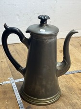 N. 6 Ancienne CAFETIERE En étain  Hauteur 26 cm signée poignée bois
