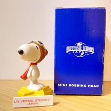 Écharpe rouge chapeau pilote