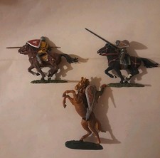 3 Figurines elastolin moyen