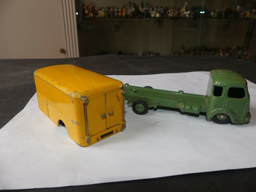 Dinky toys camion simca cargo - simca,