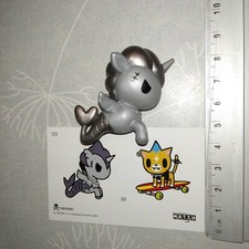 ART TOY figurine premium TOKIDOKI - SHARKy + stickers