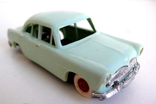 LES MINIATURES DE NOREV  SIMCA ARIANE   1/43è  CHASSIS MÉTAL  BON ÉTAT   1959