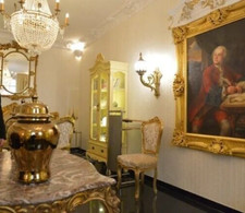 PROMOTION: Bibliotheque armoire vitrée beige doré à la feuille d'or d'un château